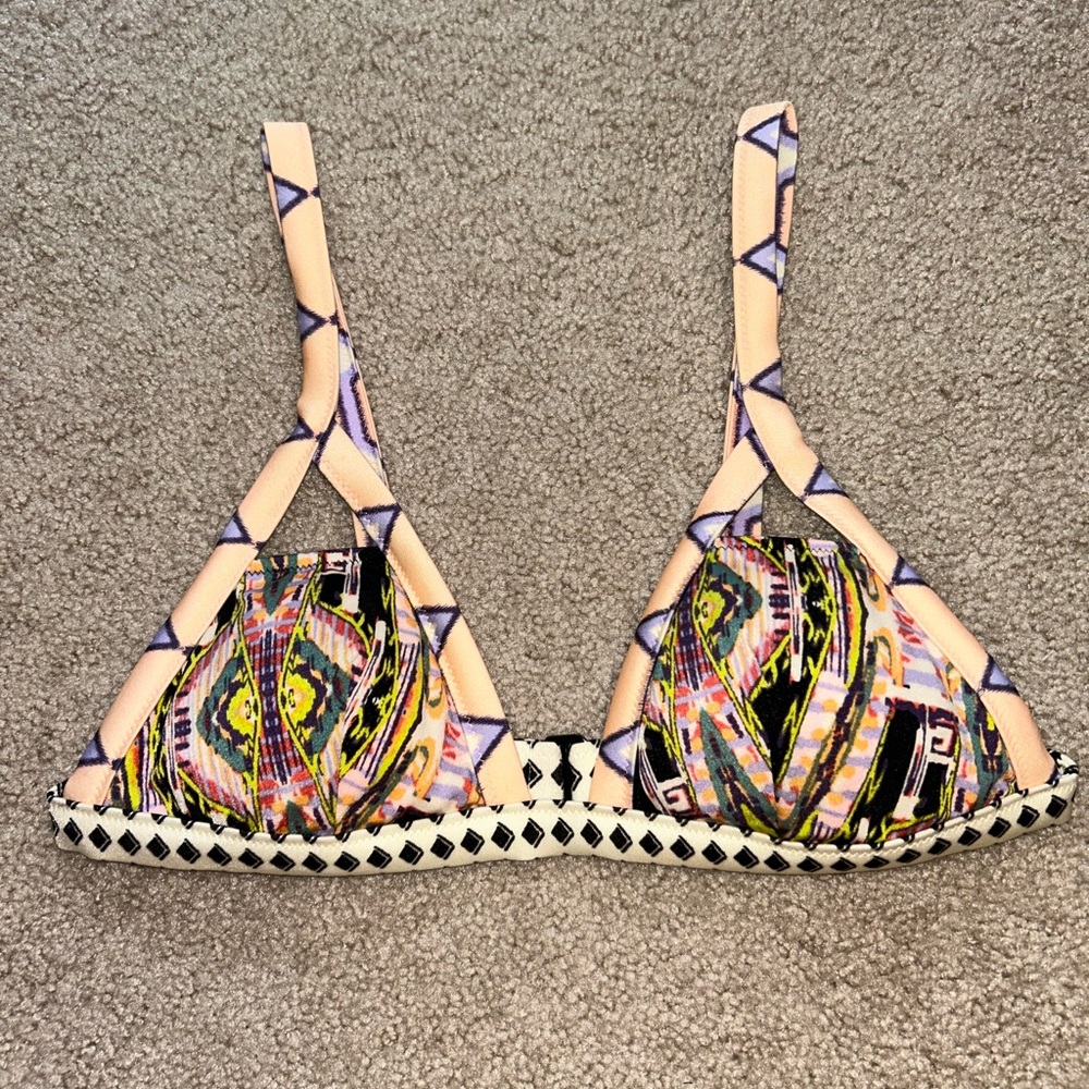 Ladies Victoria's Secret Pink and Purple Geometric padded Bikini Top. Sz Small